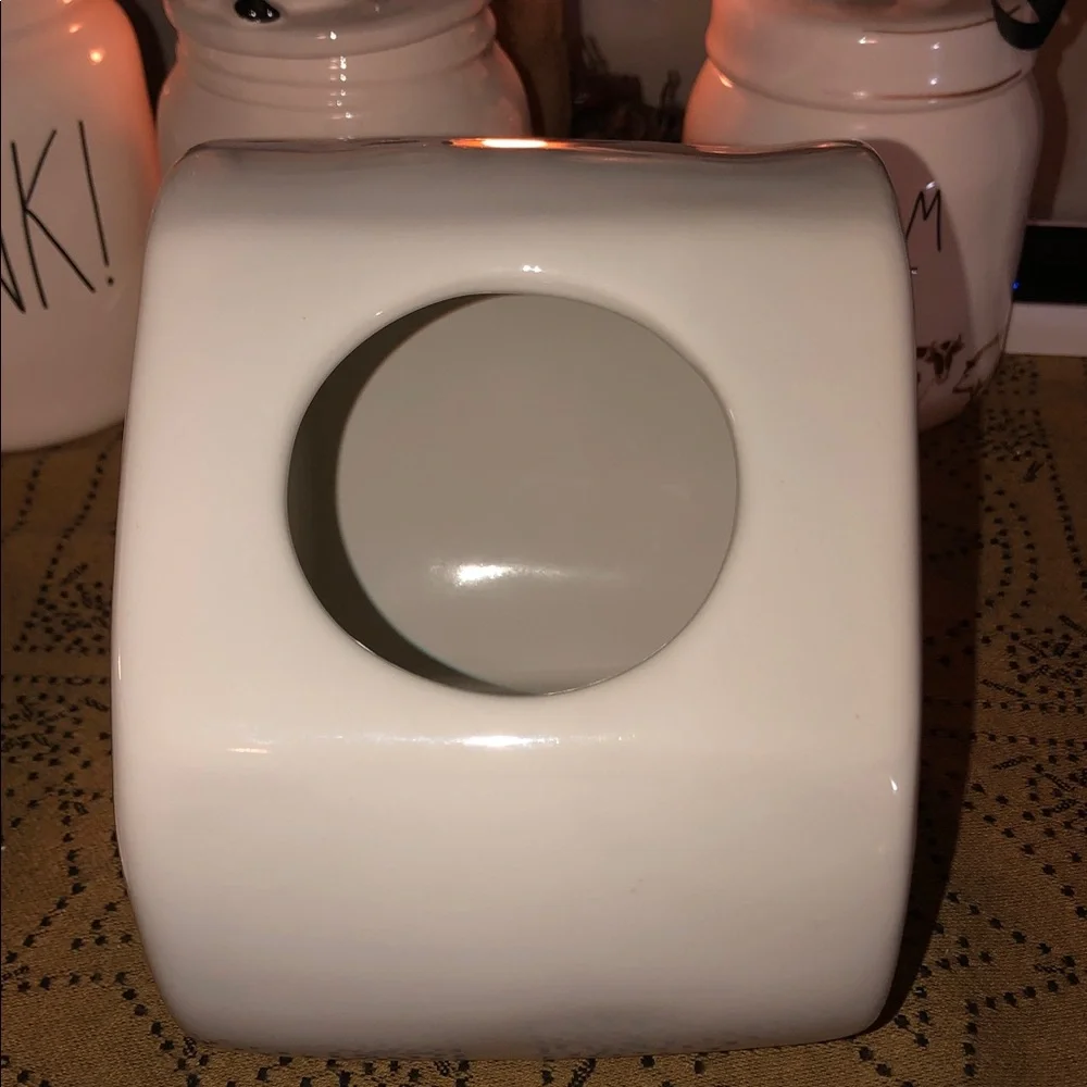 Rae Dunn XOXO Candy Jar/Canister